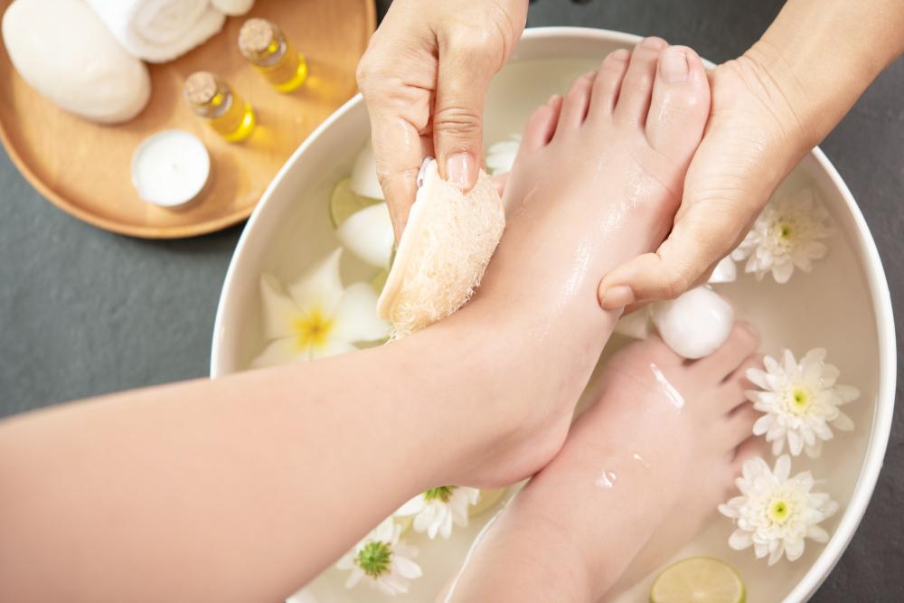 foot-washing-spa-before-treatment-spa-treatment-product-female-feet-hand-spa